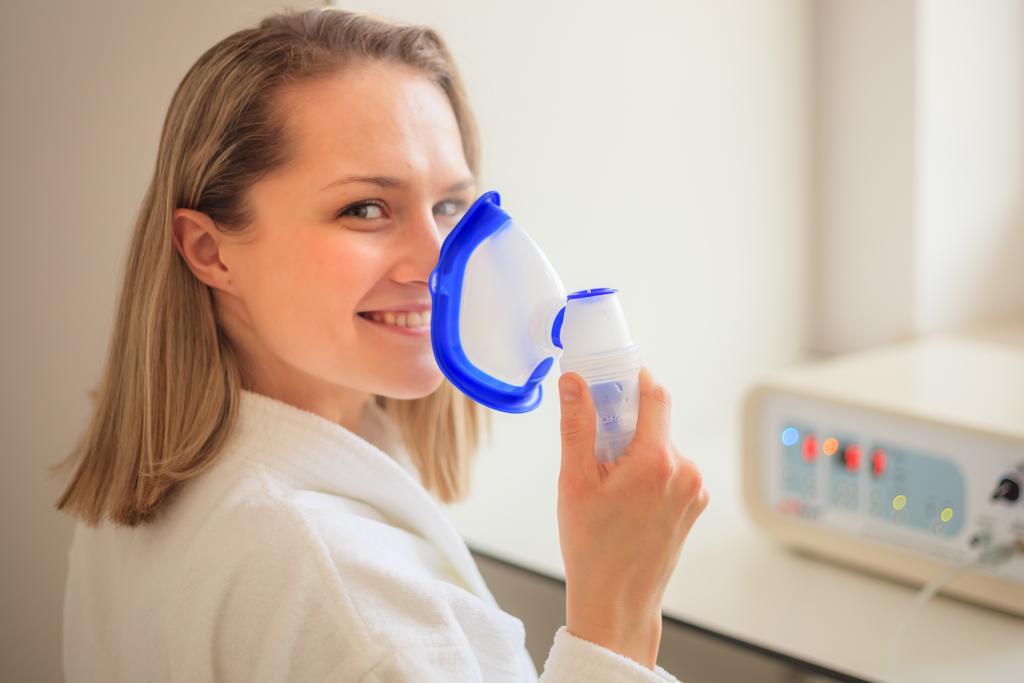Grand Lubicz Uzdrowisko Ustka Hotel Exterior foto A woman inhaling nitrous oxide