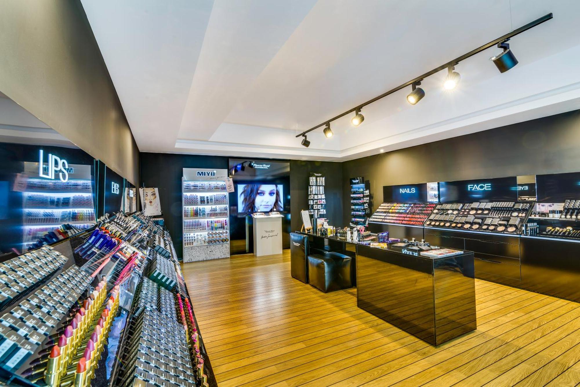 Grand Lubicz Uzdrowisko Ustka Hotel Exterior foto A makeup store in Singapore