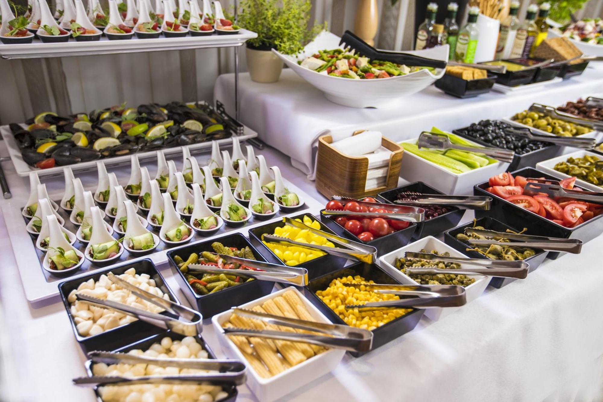 Grand Lubicz Uzdrowisko Ustka Hotel Exterior foto A salad bar