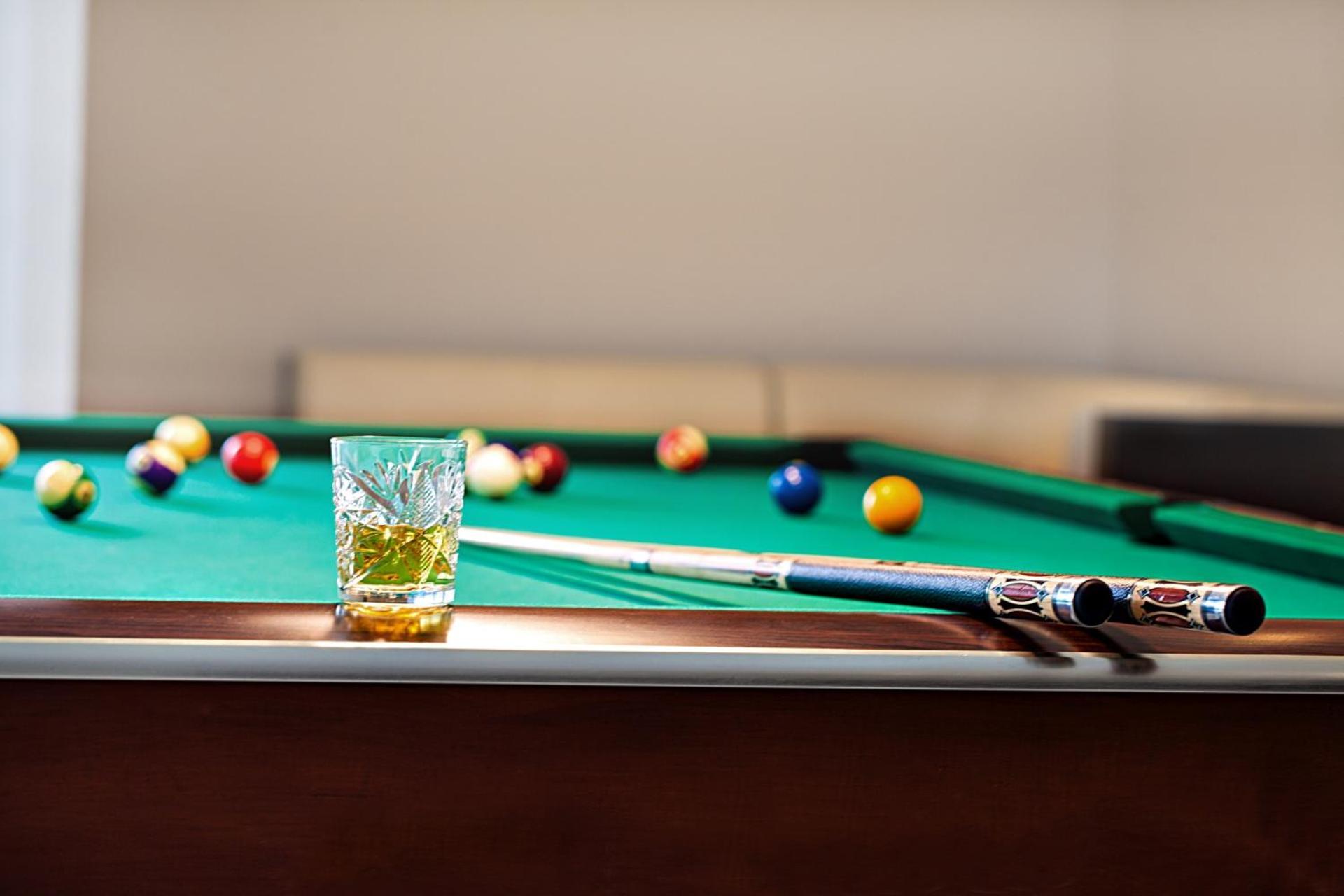 Grand Lubicz Uzdrowisko Ustka Hotel Exterior foto Pool table