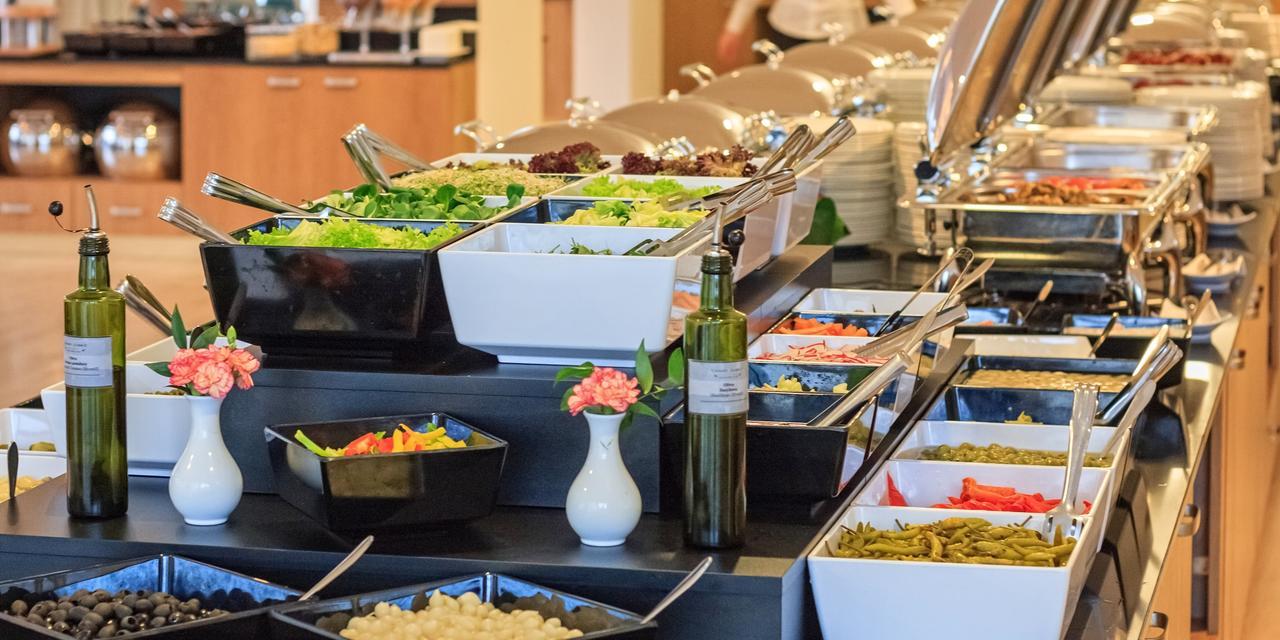 Grand Lubicz Uzdrowisko Ustka Hotel Exterior foto A salad bar