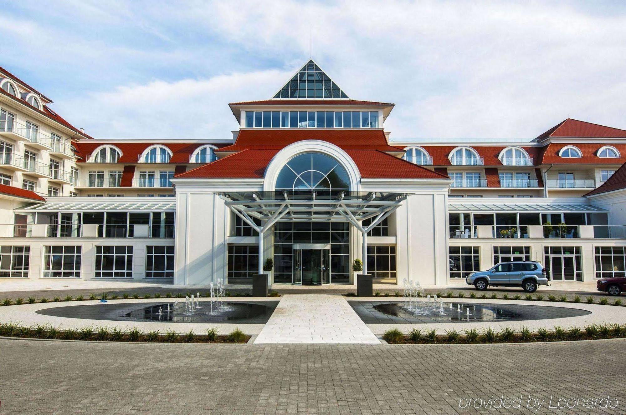 Grand Lubicz Uzdrowisko Ustka Hotel Exterior foto The main building of the university