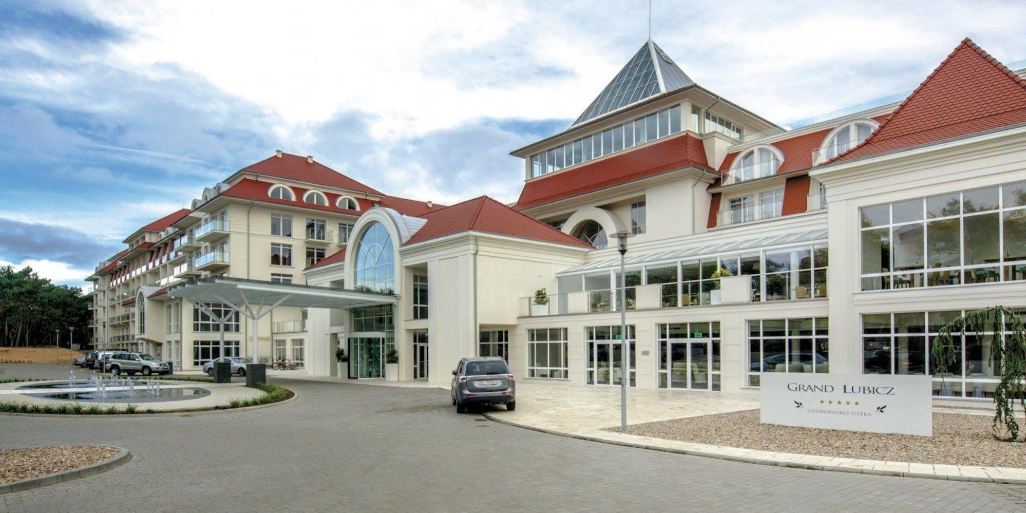 Grand Lubicz Uzdrowisko Ustka Hotel Exterior foto The main entrance of the hospital